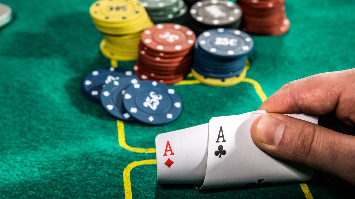 How can you stay responsible while playing online slot games?